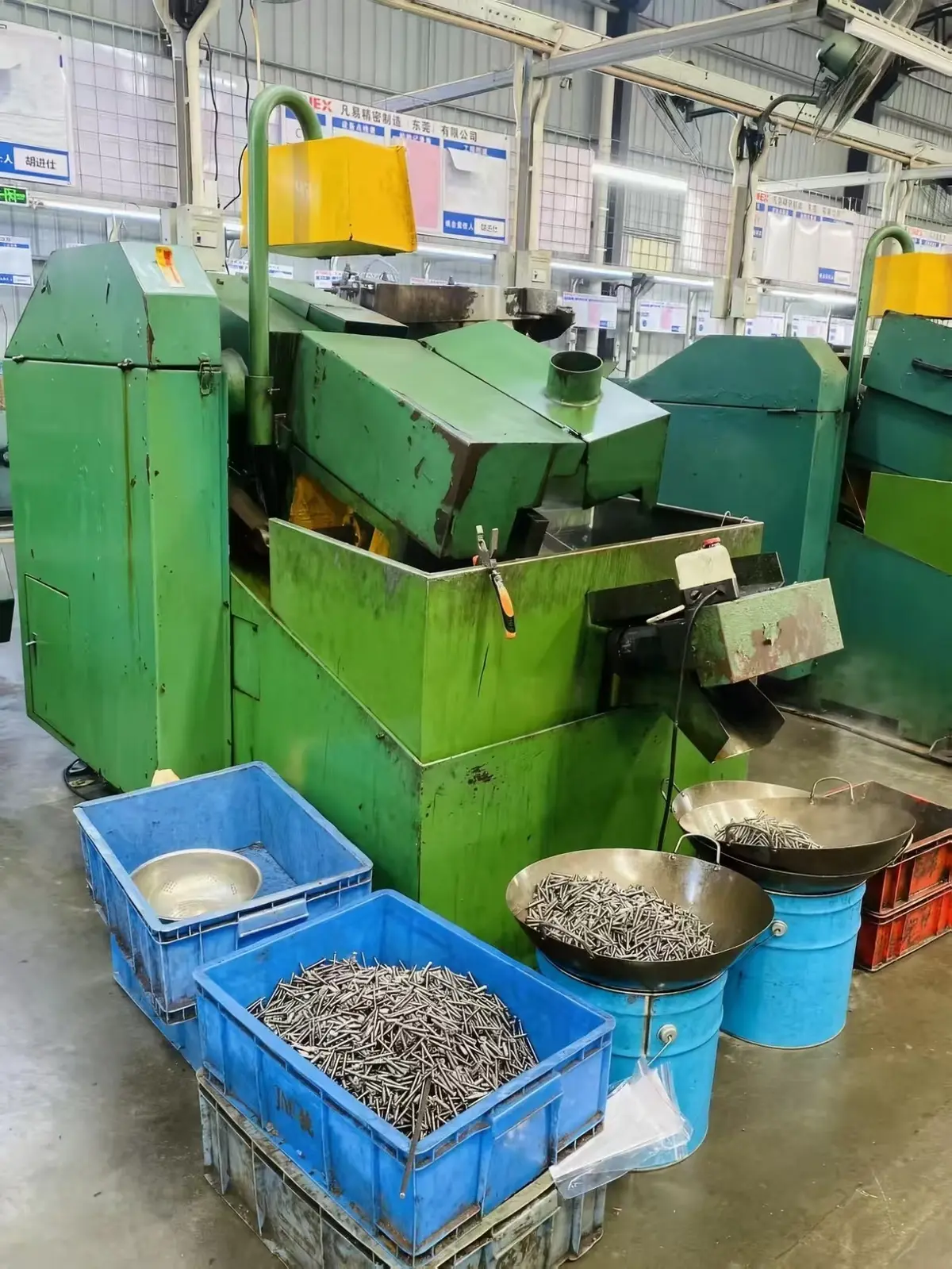 Cold forming machinery producing metal fasteners in the factory